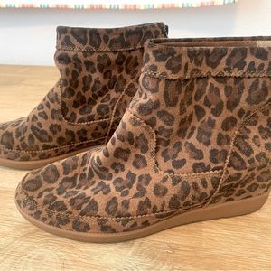 Shoe the bear cheetah suede booties